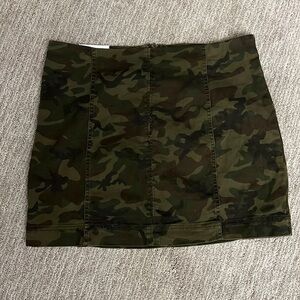Tinseltown camouflage skirt